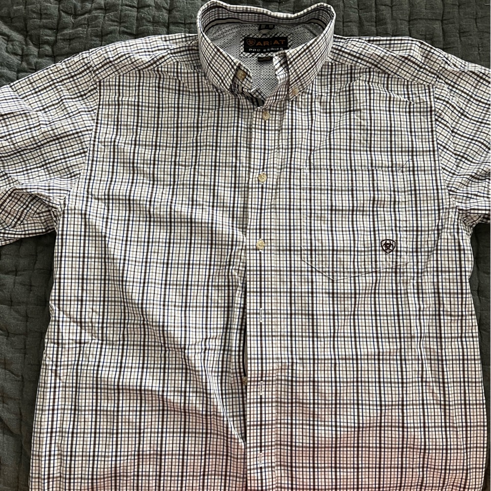 Men’s button up short sleeve shirt